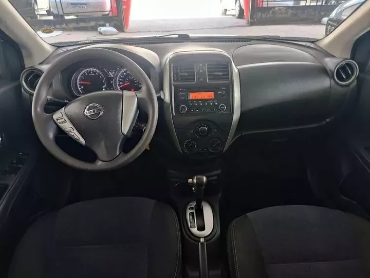 Nissan Versa Branco 1