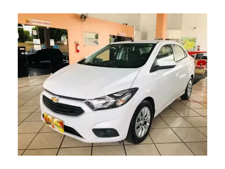 Chevrolet Prisma Branco 4