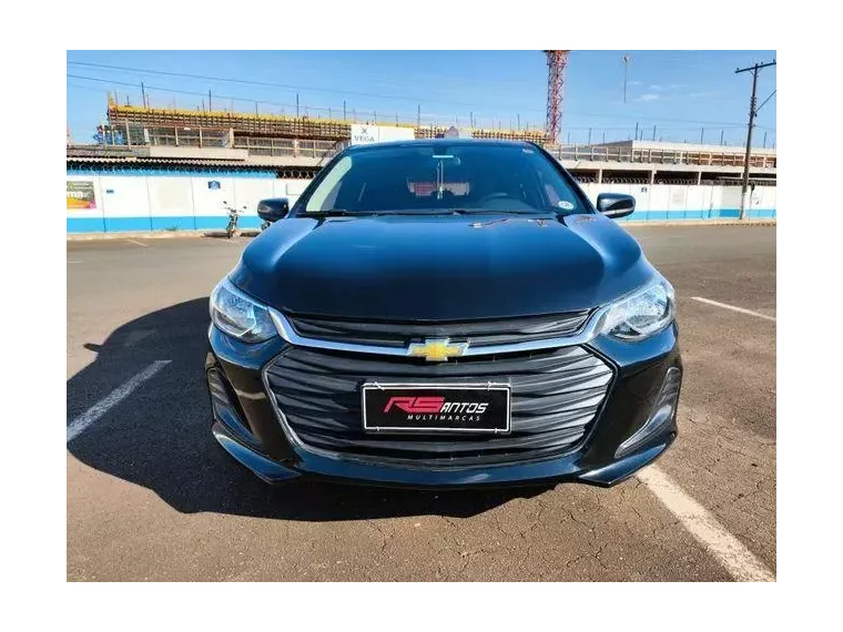 Chevrolet Onix Preto 4