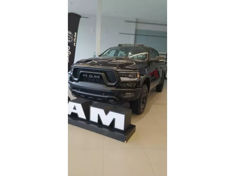 RAM 1500 Preto 9