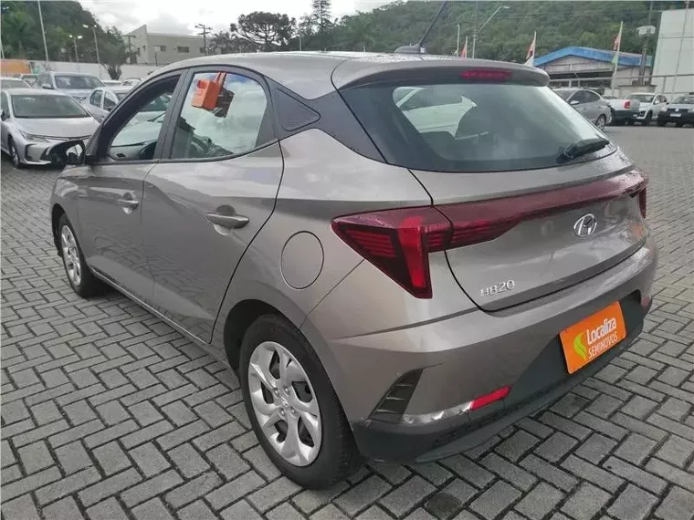 Hyundai HB20 Prata 8