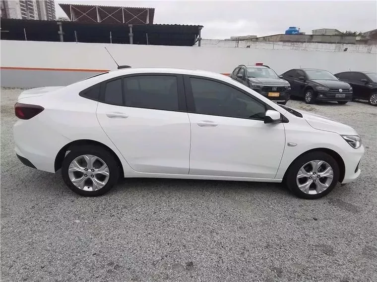 Chevrolet Onix Branco 3