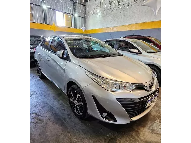 Toyota Yaris Prata 3