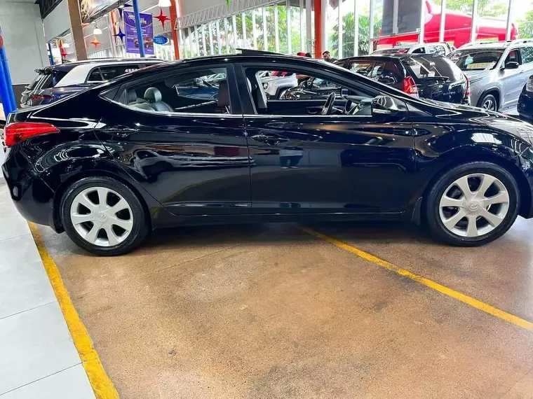 Hyundai Elantra Preto 6