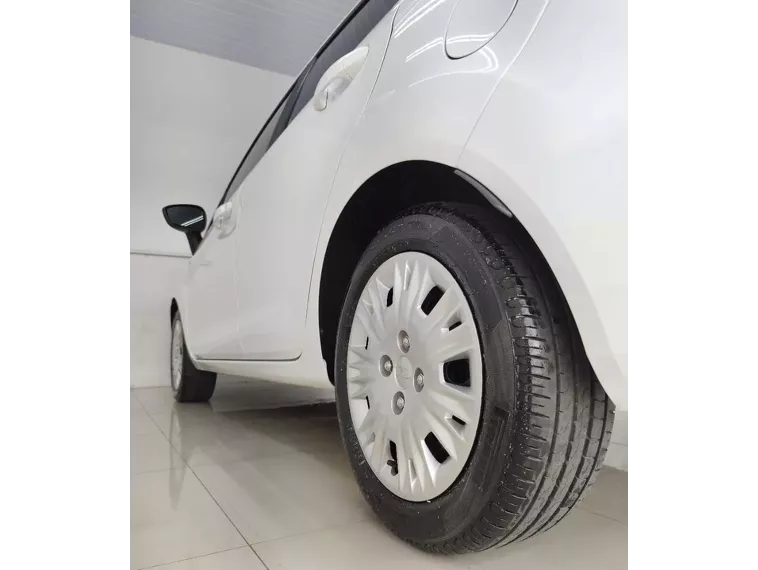 Ford Fiesta Branco 8