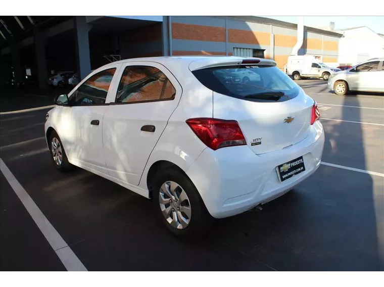 Chevrolet Onix Branco 7