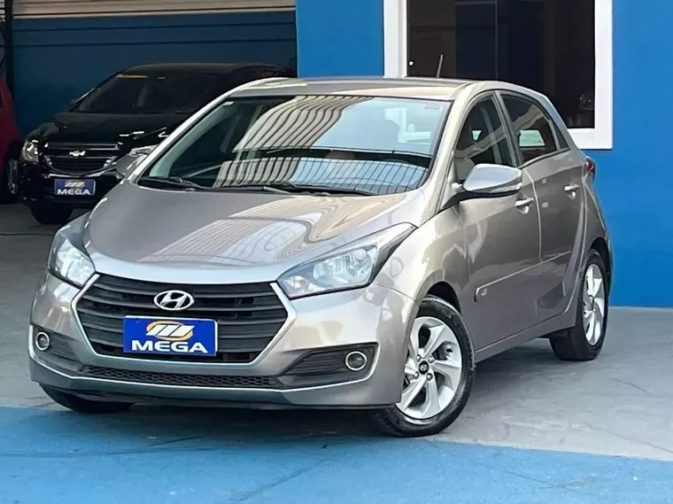 Hyundai HB20 Prata 3