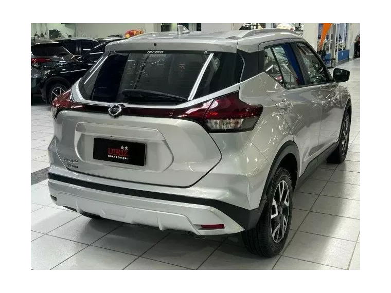 Nissan Kicks Prata 9