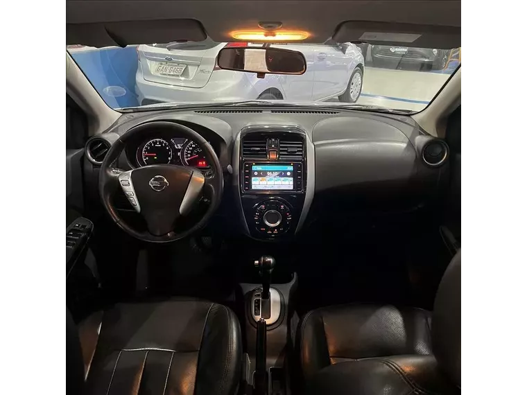 Nissan Versa Prata 3