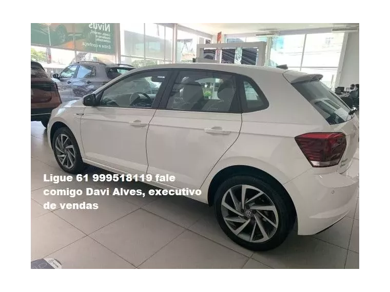 Volkswagen Polo Sedan Branco 4