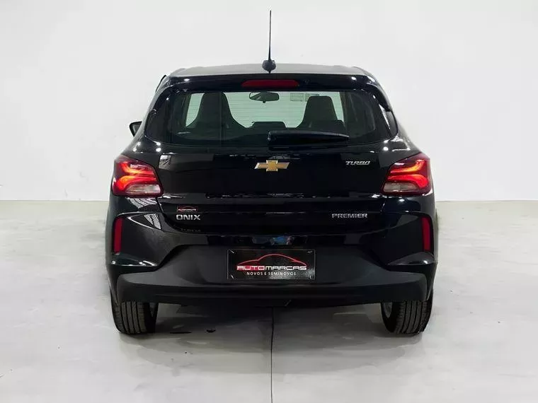 Chevrolet Onix Preto 6