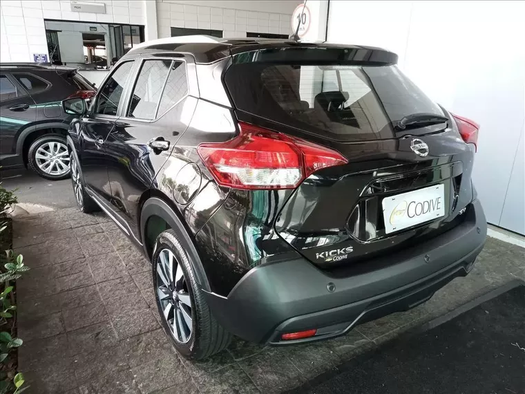 Nissan Kicks Preto 6