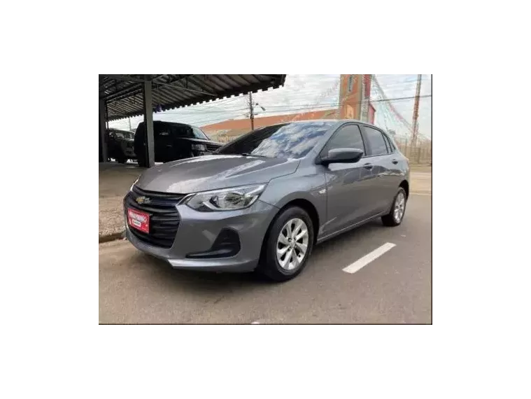 Chevrolet Onix Cinza 13