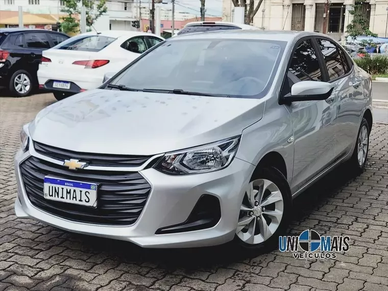 Chevrolet Onix Prata 6