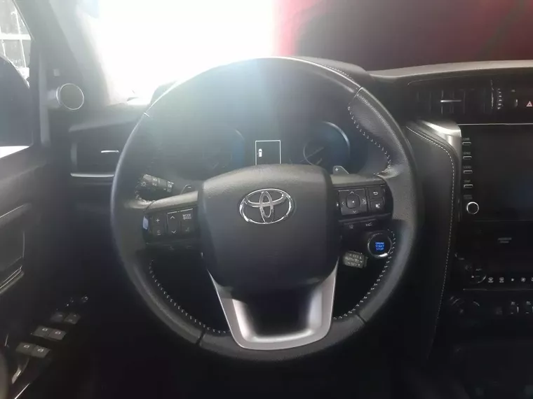 Toyota Hilux Preto 4