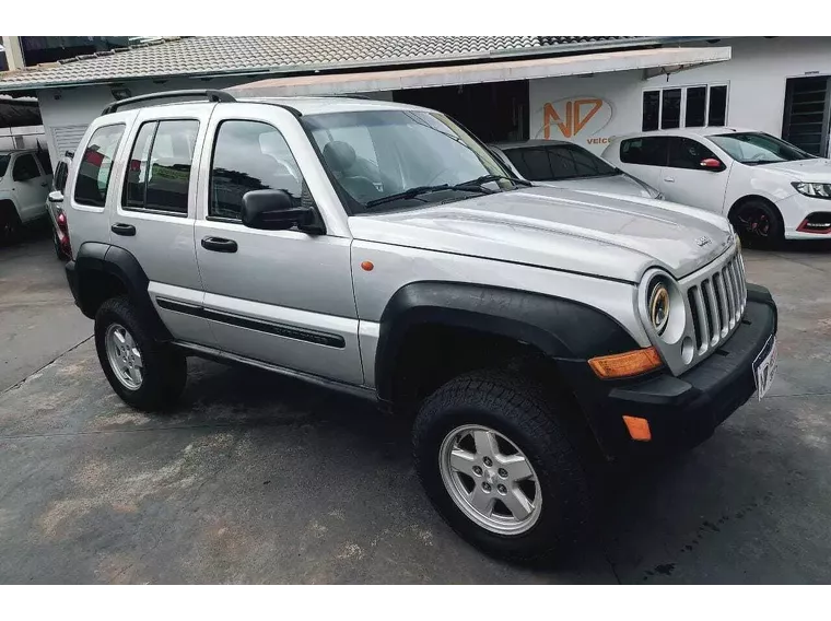 Jeep Cherokee Prata 17