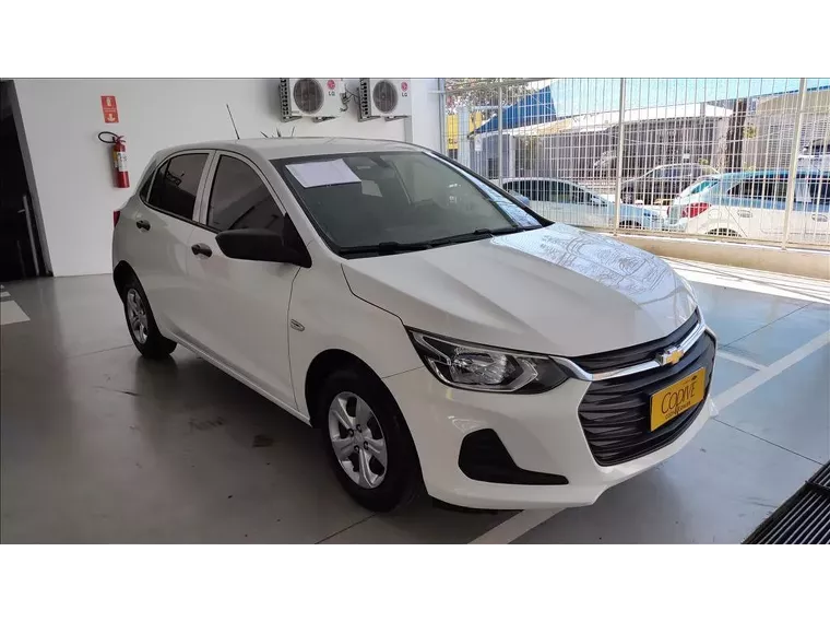 Chevrolet Onix Branco 9