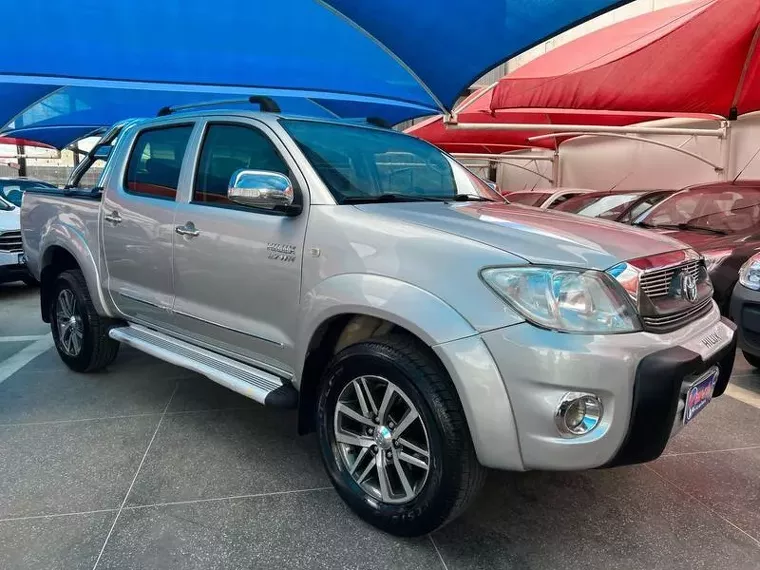 Toyota Hilux Prata 18