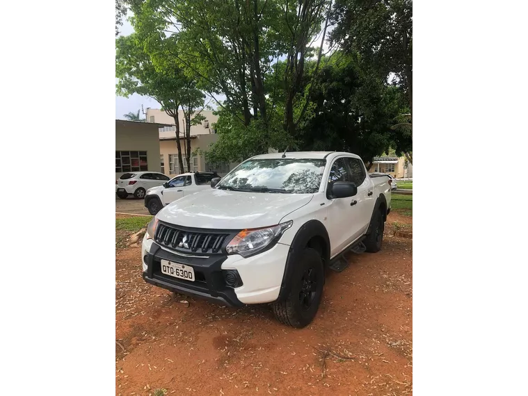 Mitsubishi L200 Branco 9