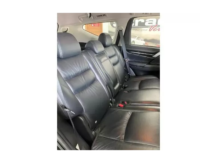 Mitsubishi Pajero Sport Preto 2