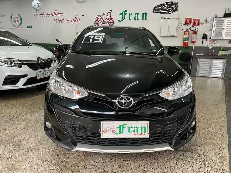 Toyota Yaris Preto 1