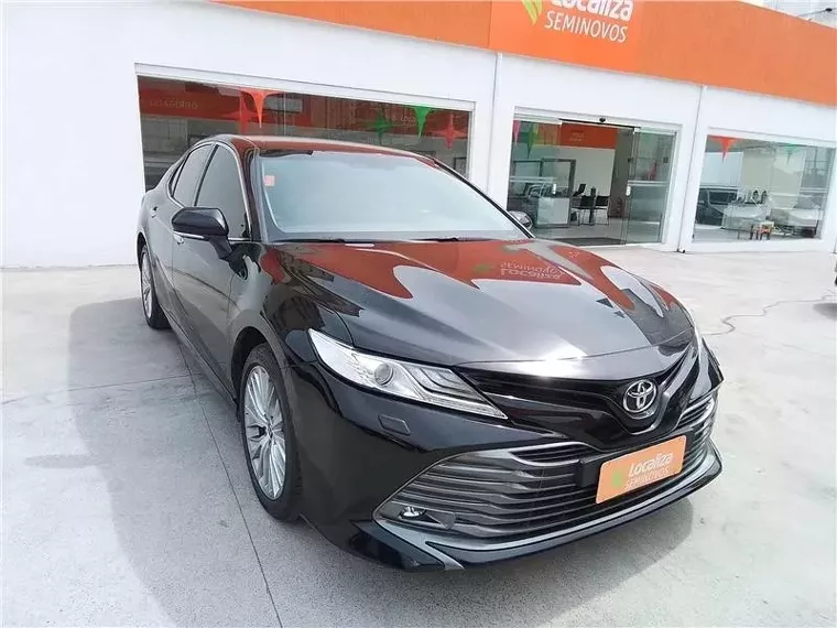 Toyota Camry Preto 3