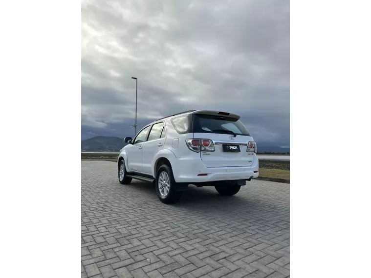 Toyota Hilux SW4 Branco 4