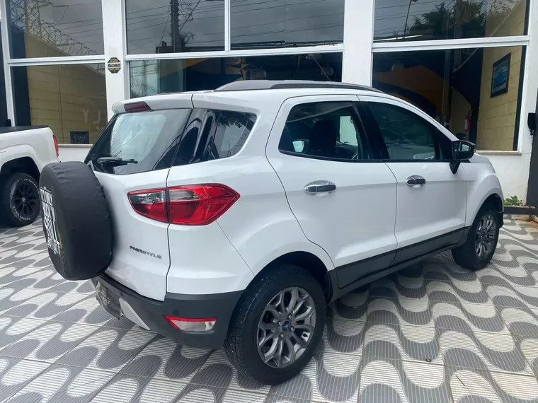 Ford Ecosport Branco 5