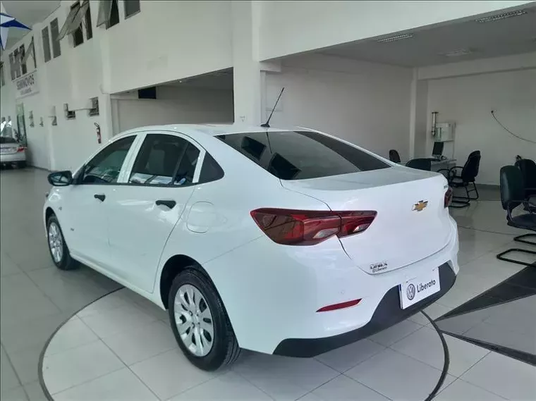 Chevrolet Onix Branco 3