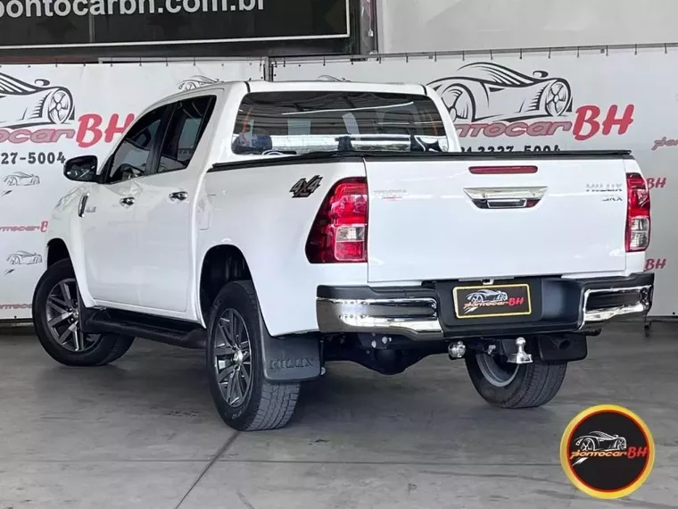 Toyota Hilux Branco 6