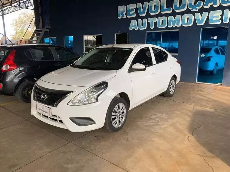 Nissan Versa Branco 1