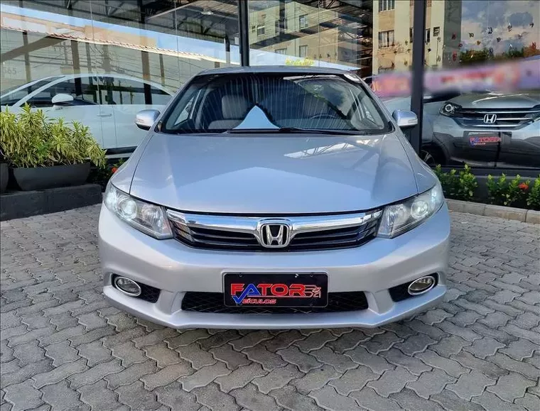 Honda Civic Prata 1