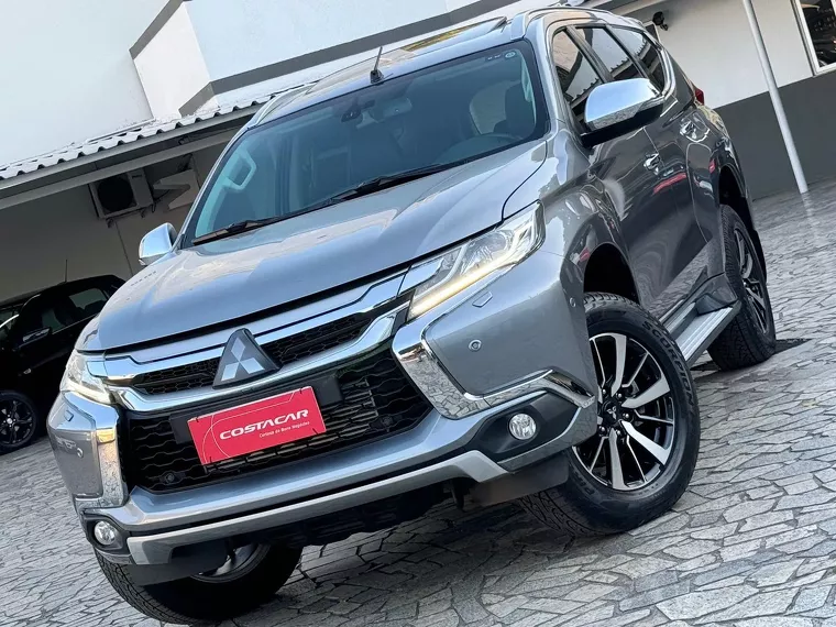 Mitsubishi Pajero Sport Cinza 1