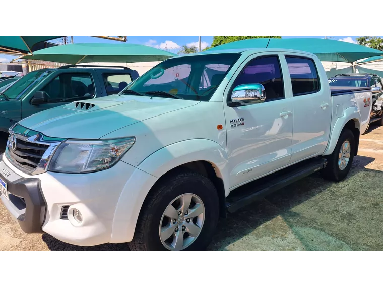 Toyota Hilux Branco 1