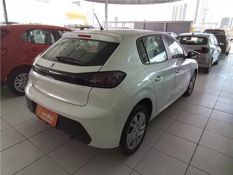 Peugeot 208 Branco 17