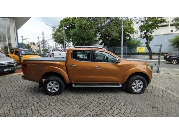 Nissan Frontier Laranja 2