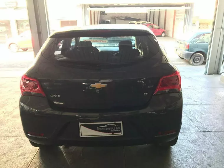 Chevrolet Onix Cinza 1