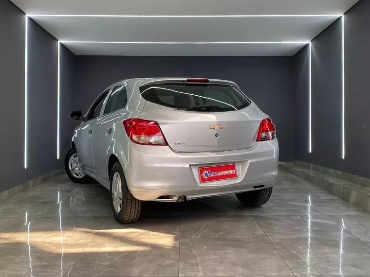 Chevrolet Onix Prata 4