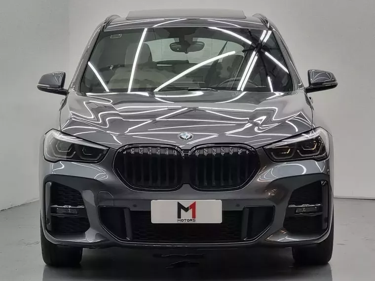 BMW X1 Cinza 12