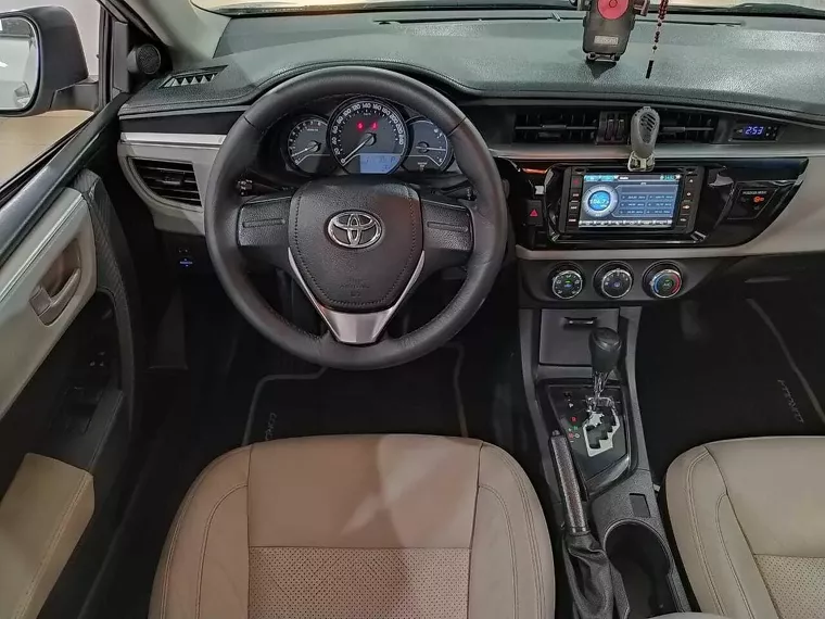 Toyota Corolla Prata 17