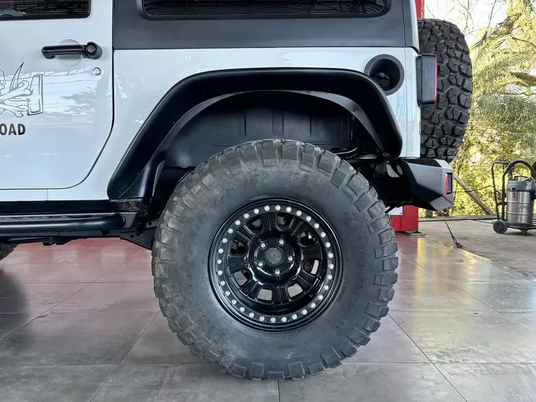 Jeep Wrangler Branco 26