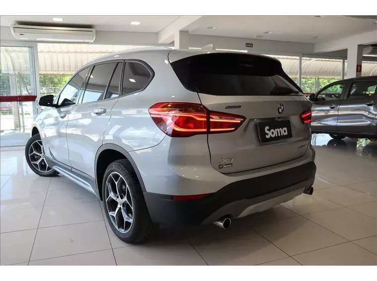 BMW X1 Prata 2