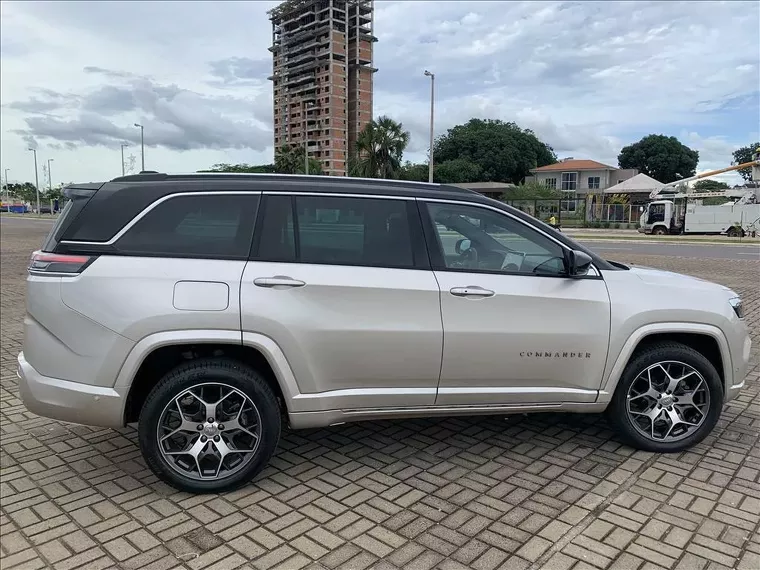 Jeep Commander Dourado 17