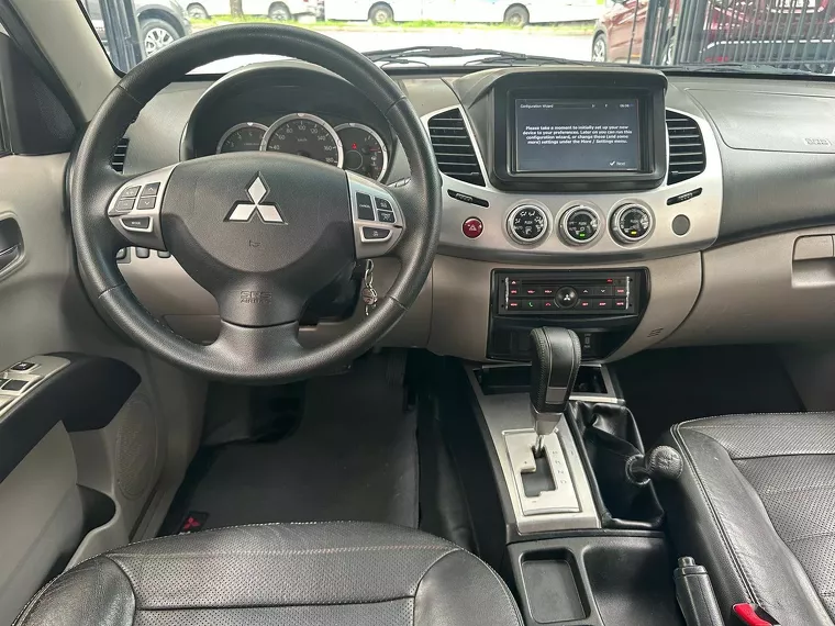 Mitsubishi L200 Branco 12