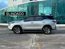 Toyota Hilux SW4