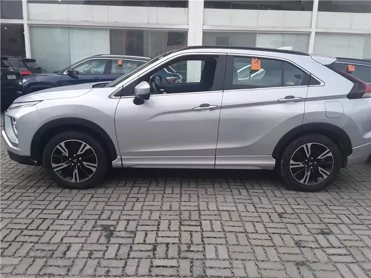 Mitsubishi Eclipse Cross Prata 2