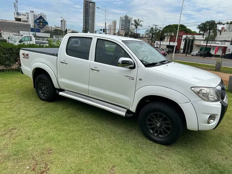 Toyota Hilux Branco 8