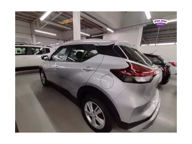 Nissan Kicks Prata 3