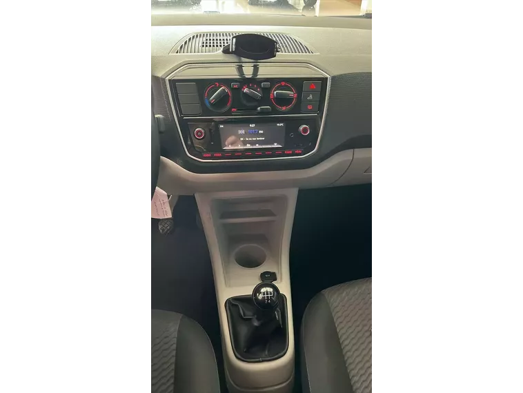 Volkswagen UP Branco 11