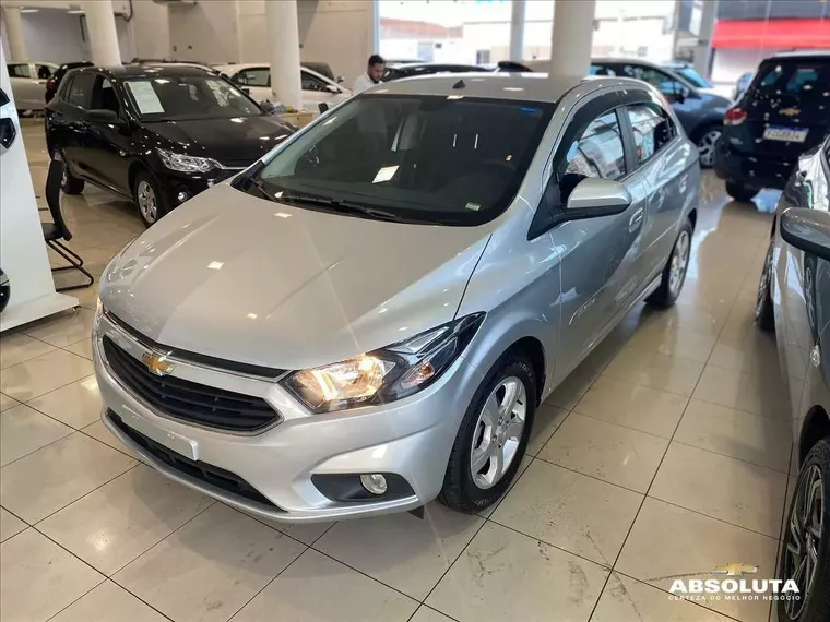 Chevrolet Onix Prata 11